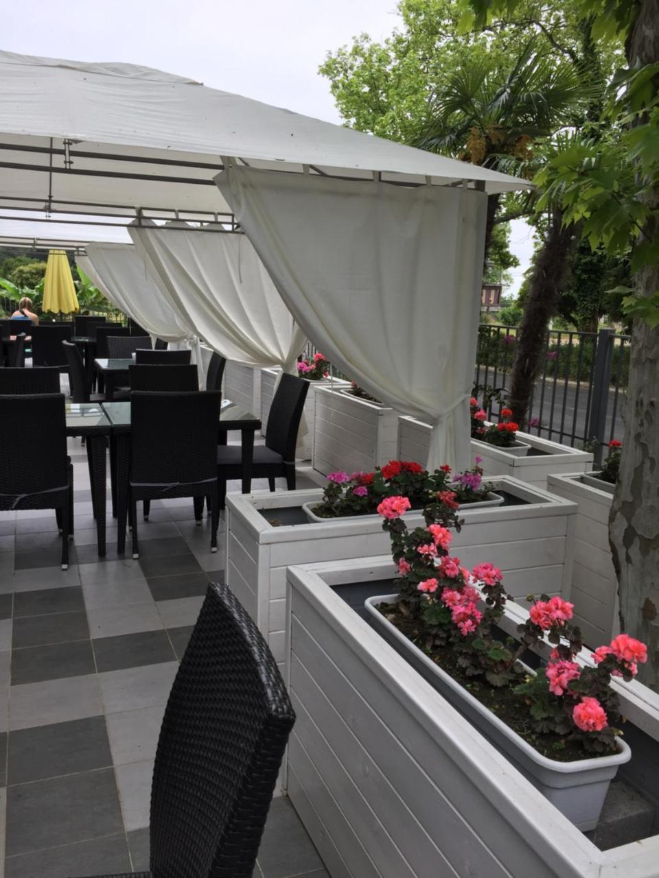 Sunrise Garden Hotel 3* Gagry Zewnętrze zdjęcie