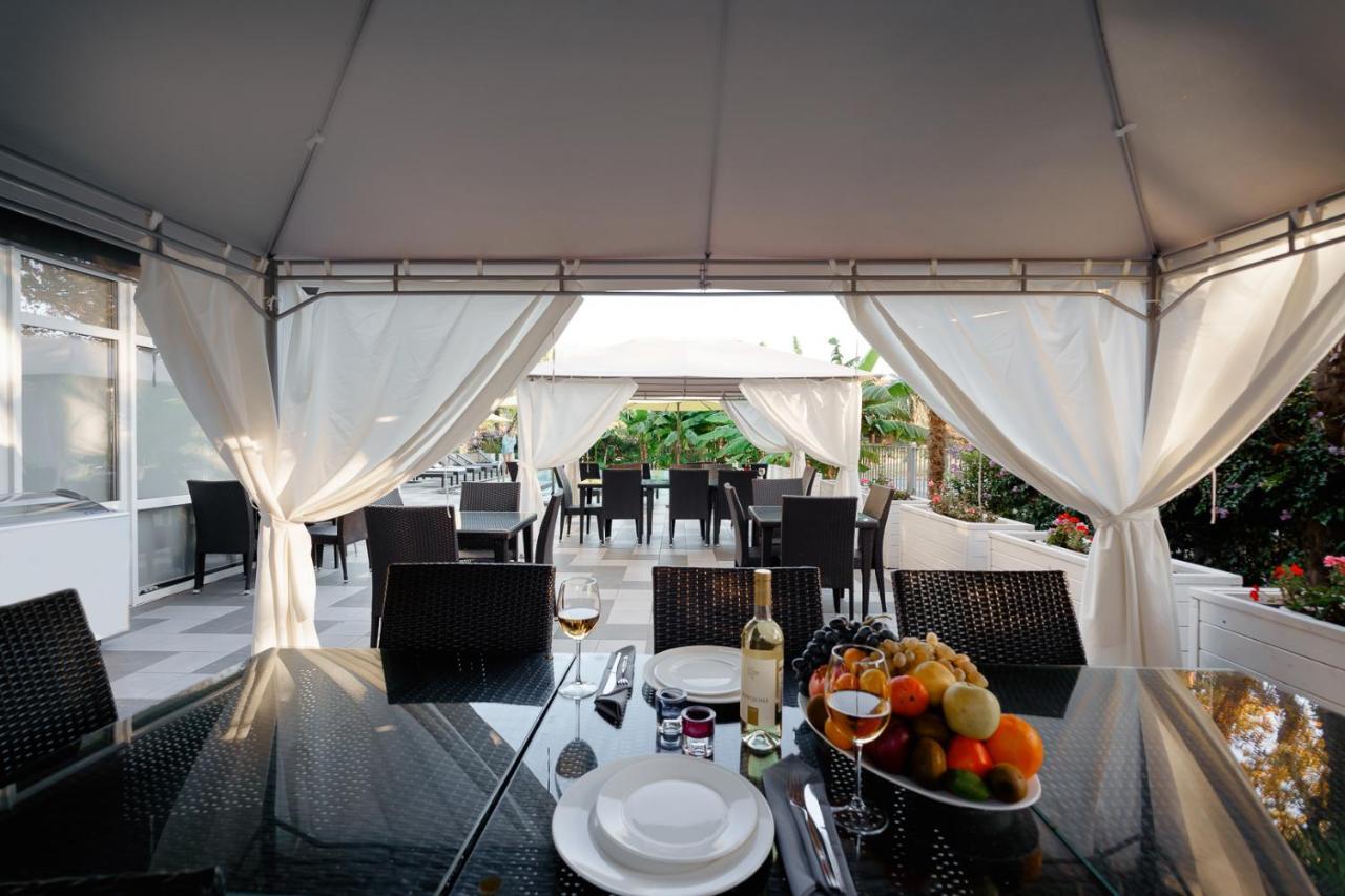Sunrise Garden Hotel 3* Gagry Zewnętrze zdjęcie